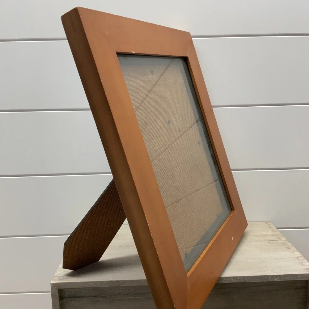 Unbranded solid wood